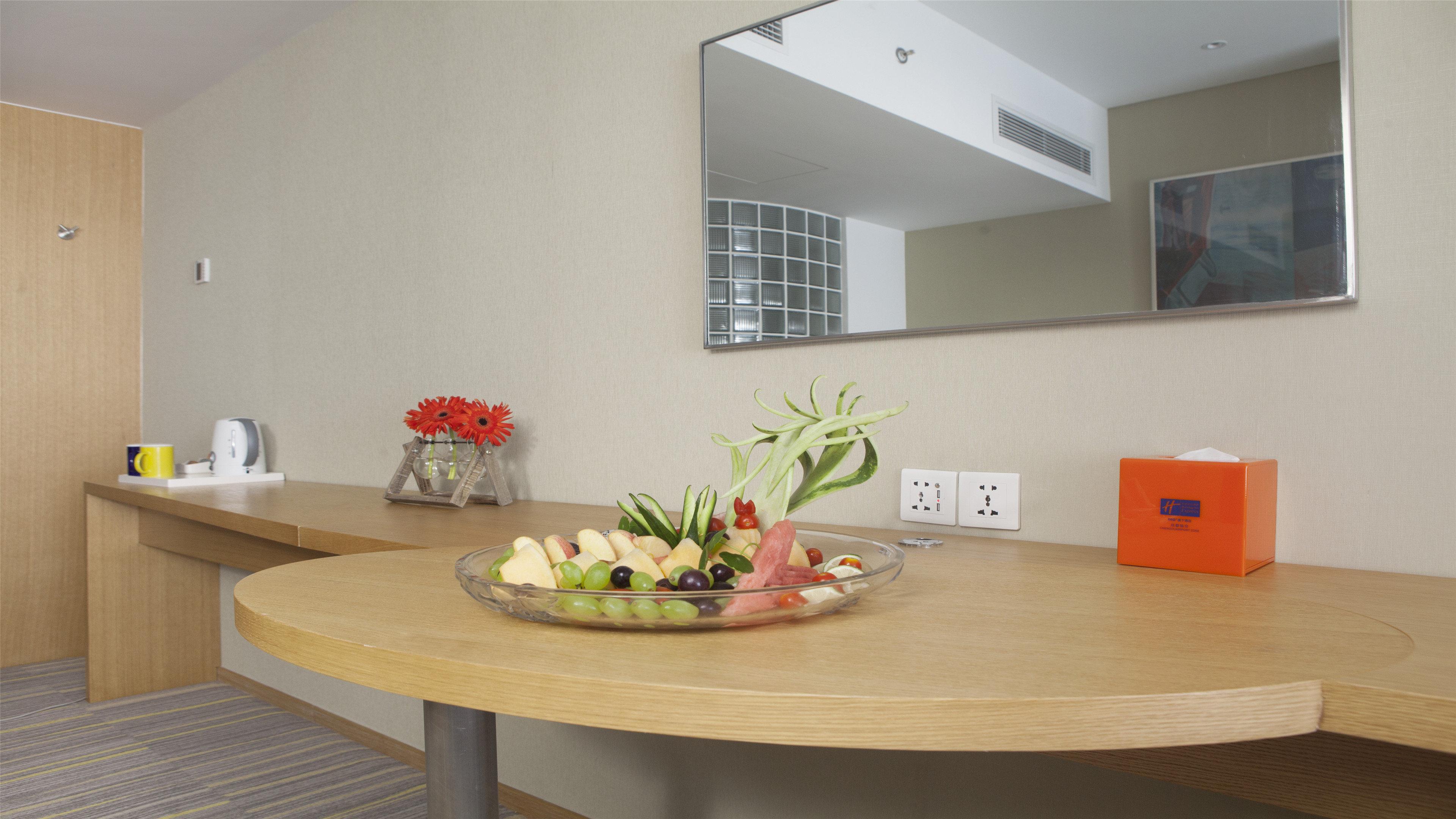 Holiday Inn Express Chengdu Airport Zone Free Shuttle From Shuangliu International Airport To Hotel ,Welcome Drink Exterior photo