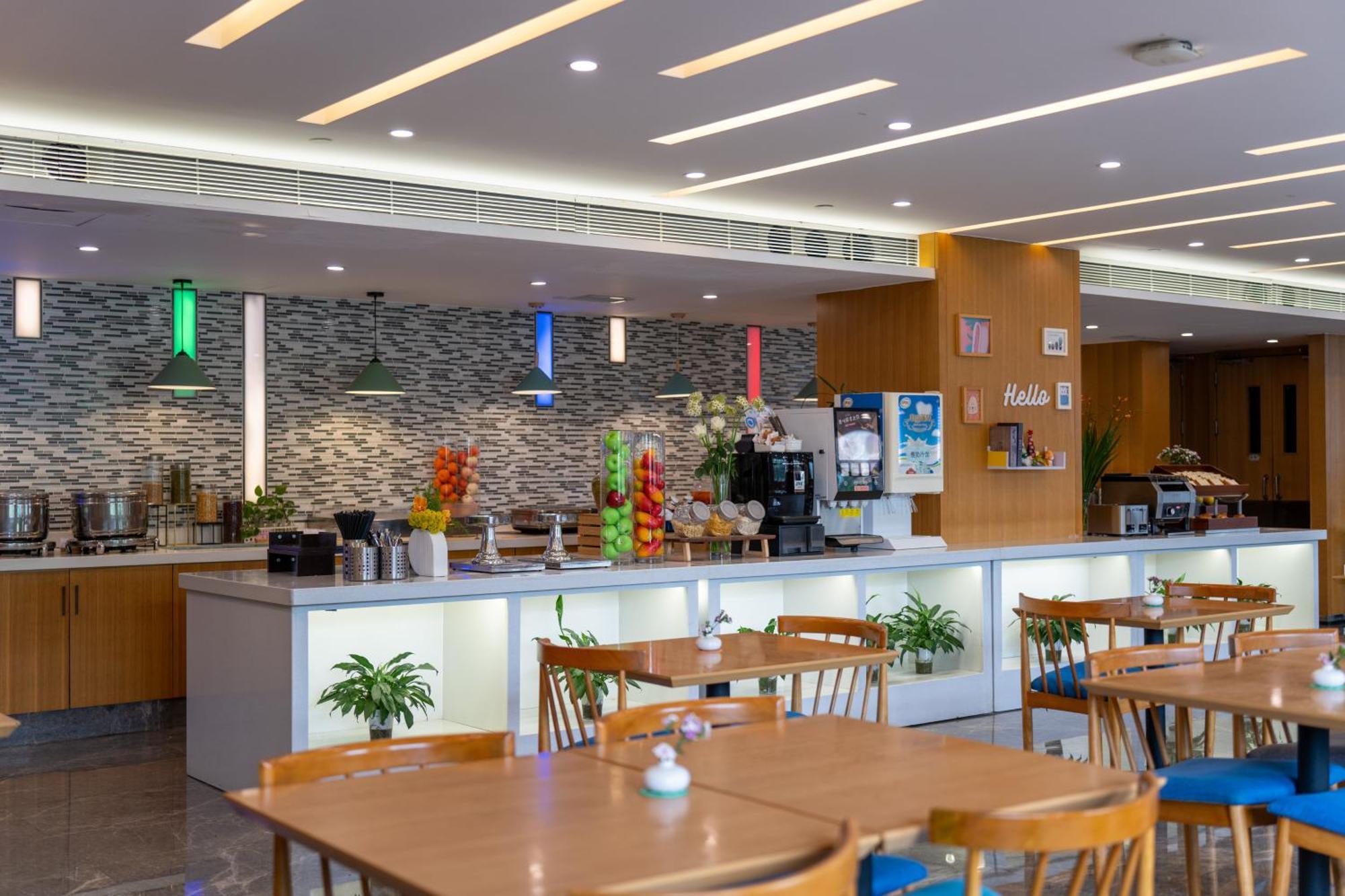 Holiday Inn Express Chengdu Airport Zone Free Shuttle From Shuangliu International Airport To Hotel ,Welcome Drink Exterior photo