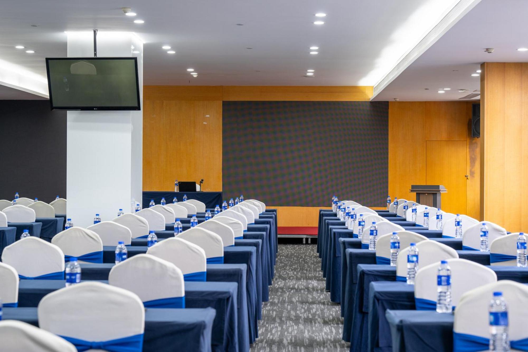 Holiday Inn Express Chengdu Airport Zone Free Shuttle From Shuangliu International Airport To Hotel ,Welcome Drink Exterior photo