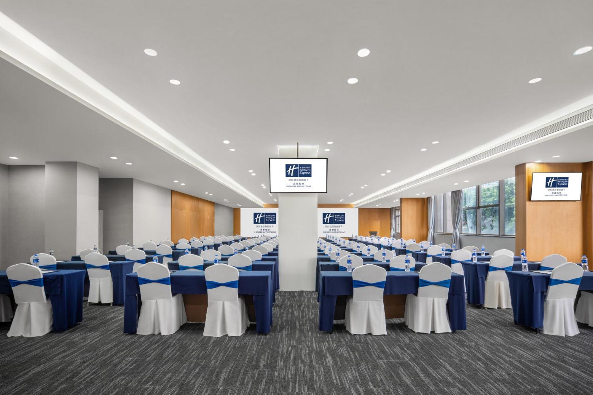 Holiday Inn Express Chengdu Airport Zone Free Shuttle From Shuangliu International Airport To Hotel ,Welcome Drink Exterior photo
