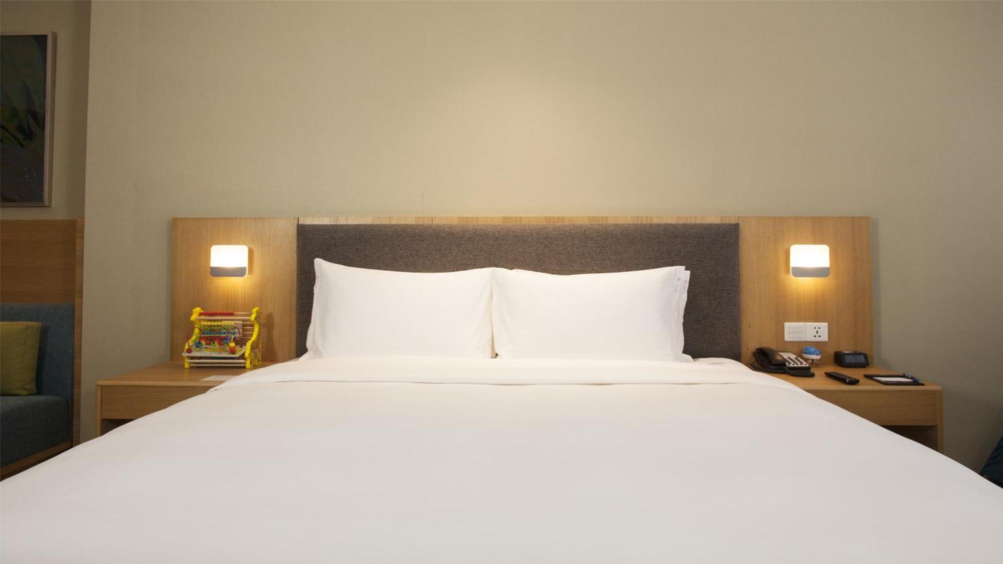 Holiday Inn Express Chengdu Airport Zone Free Shuttle From Shuangliu International Airport To Hotel ,Welcome Drink Exterior photo