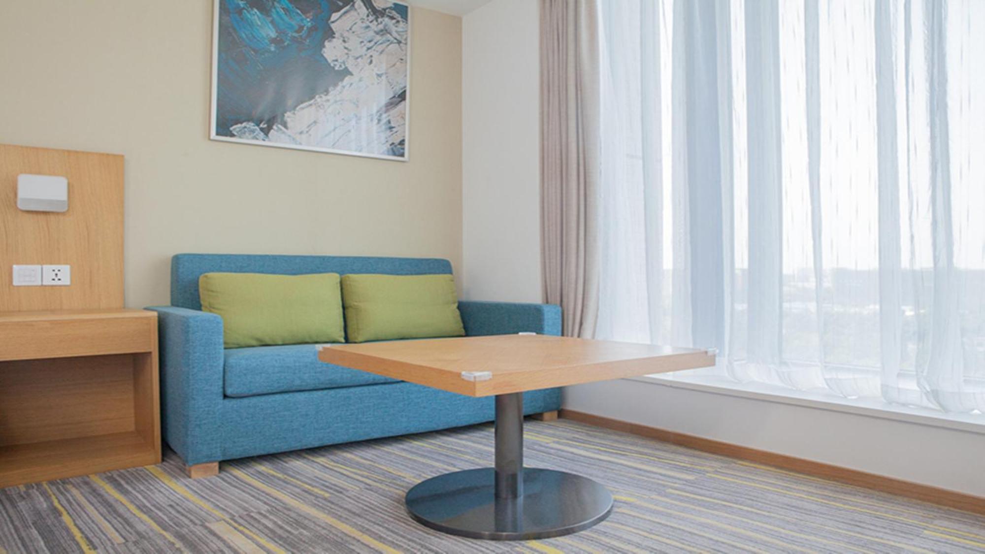 Holiday Inn Express Chengdu Airport Zone Free Shuttle From Shuangliu International Airport To Hotel ,Welcome Drink Exterior photo