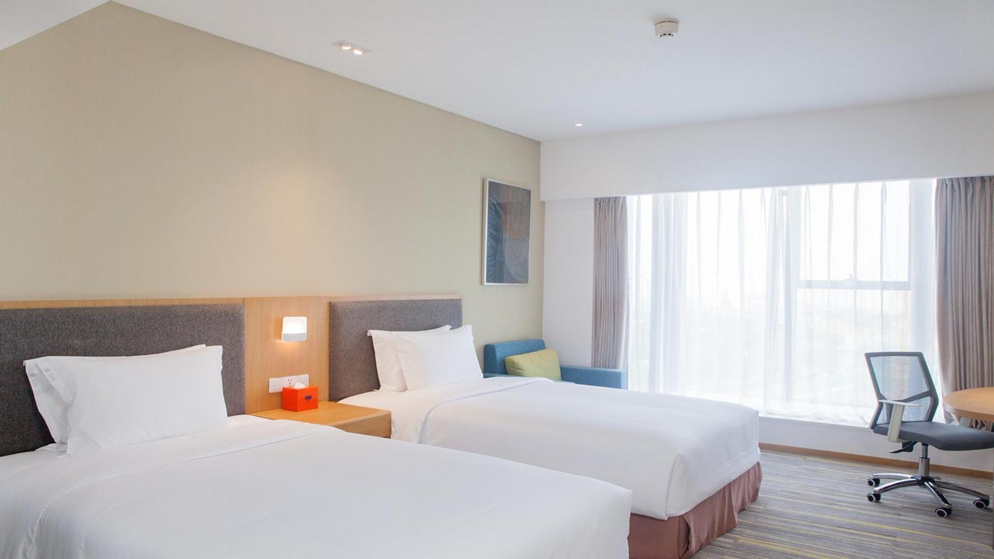 Holiday Inn Express Chengdu Airport Zone Free Shuttle From Shuangliu International Airport To Hotel ,Welcome Drink Exterior photo